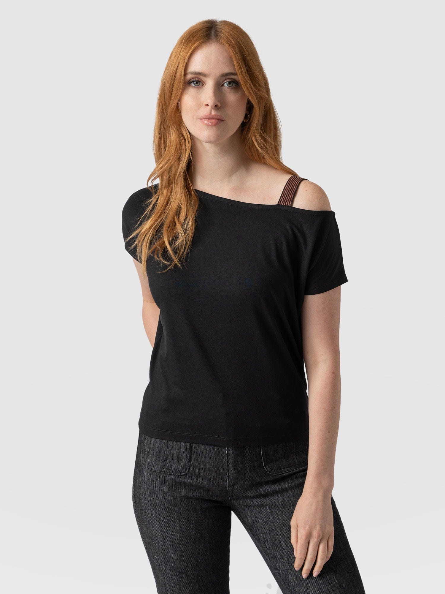 Rita Asymmetric Tee Black - Women's Top | Saint + Sofia® EU